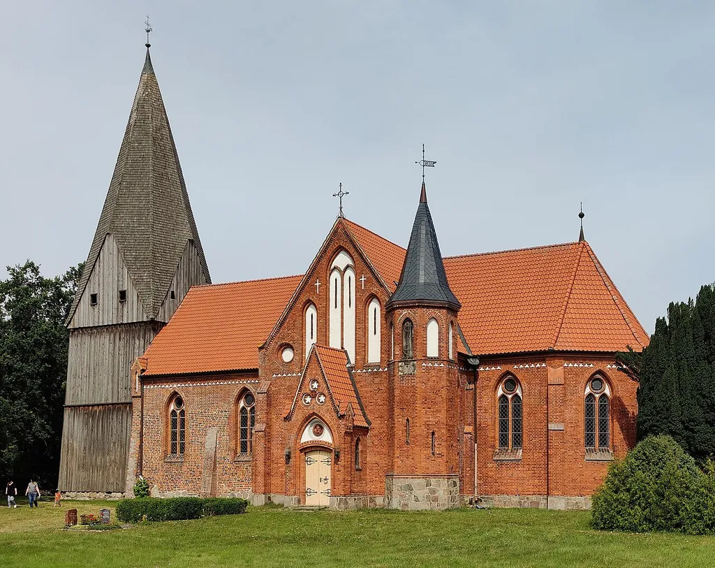 Evangelische Dorfkirche Parum, Gemeinde Dümmer, Landkreis Ludwigslust-Parchim, Mecklenburg-Vorpommern, Deutschland