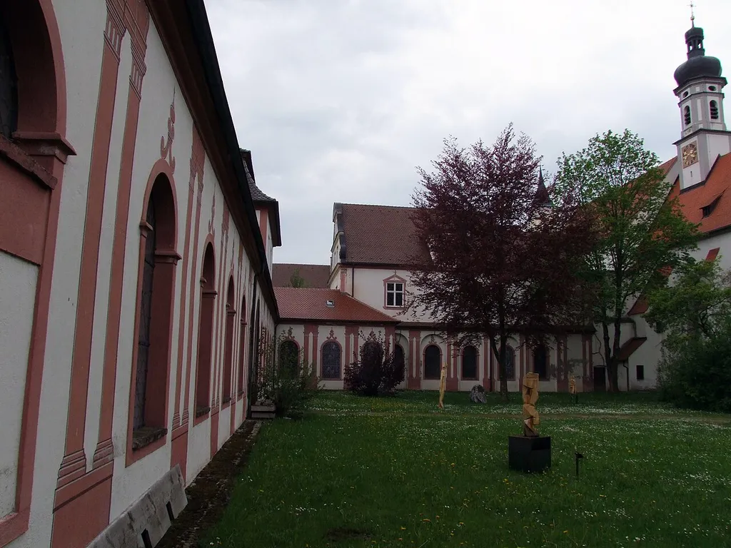 Klosterinnenhof der ehemaligen Reichskartause Buxheim. An dieser Stelle stand die Kapitelkapelle St. Nikolaus