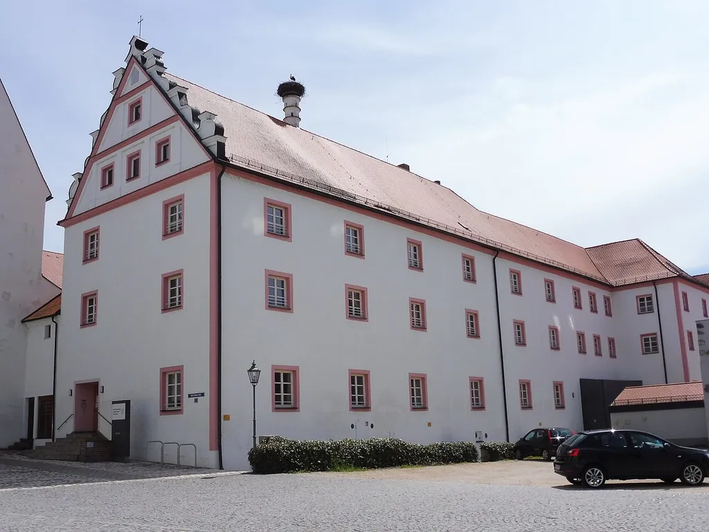 Nordtrakt des ehemaligen Karmelitenklosters, später (bis 2004) Druckerei Kral, heute Amt für Ernährung, Landwirtschaft und Forsten, dreigeschossig, mit Schweifgiebel, 17. Jahrhundert This is a picture of the Bavarian Baudenkmal (cultural heritage monument) with the ID D-2-73-111-3 (Wikidata)
