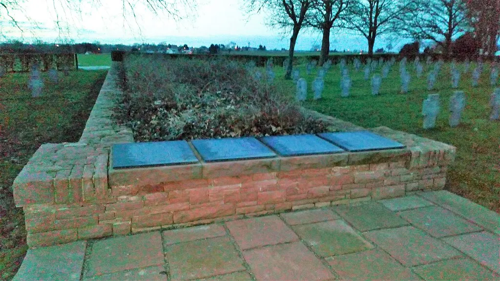 Cimetière militaire allemand de Manicourt 4