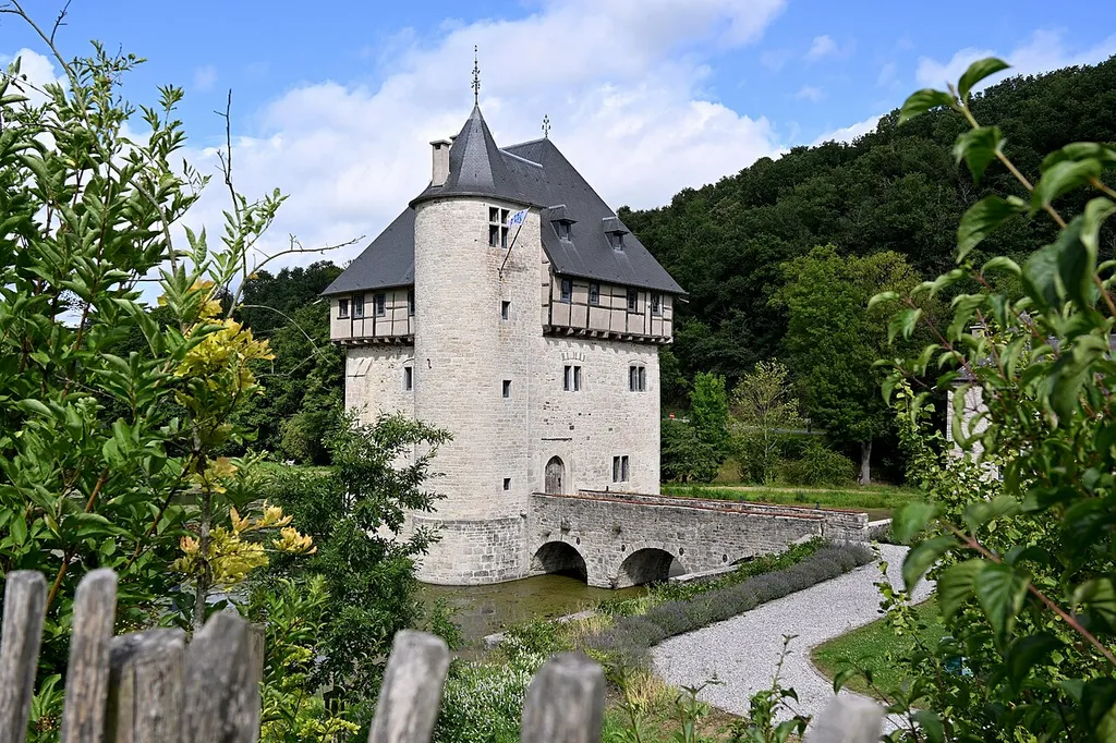 Crupet Castle donjon, Crupet, Assesse, 2025