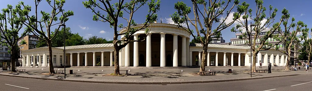 This image shows a building called Elisenbrunnen. It is a fountain in Aachen, Germany, which was built from 1822 to 1827. The image is stitched from 8 frames.