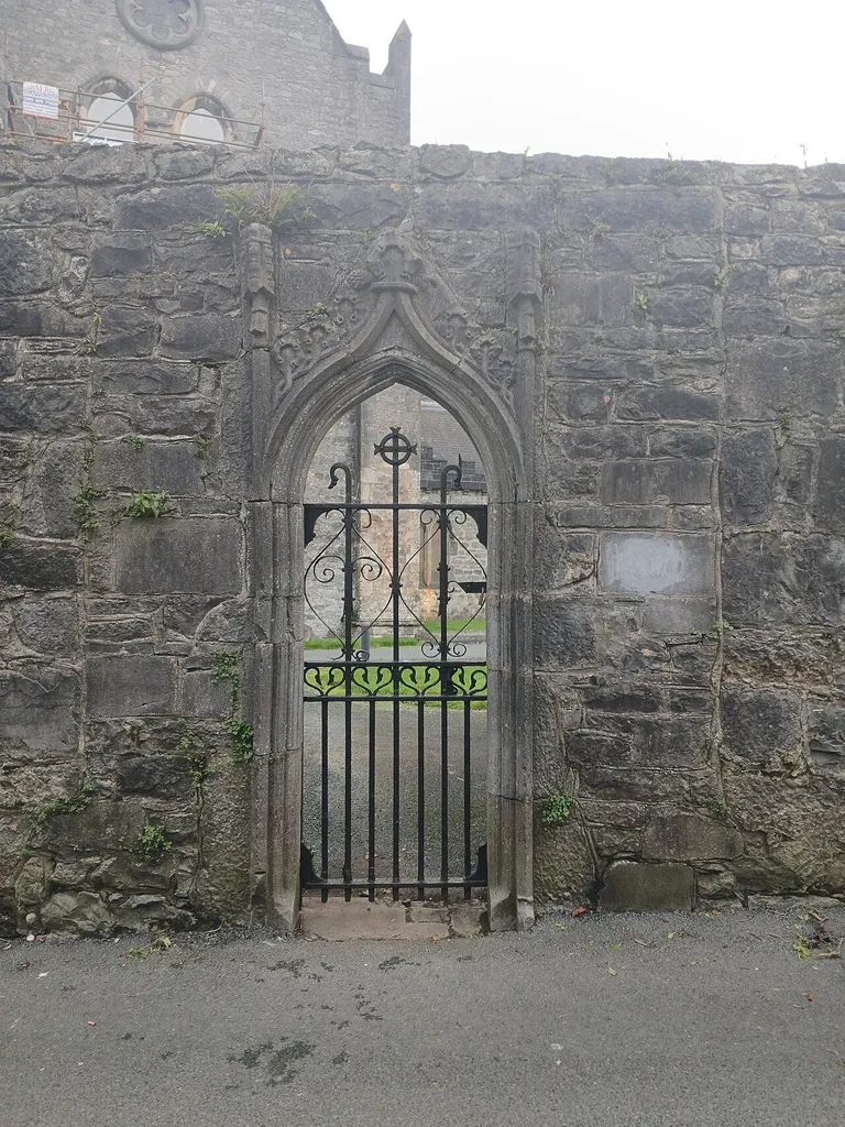 Gate between St Canice's Cathedral and the Bishop's former robing room (frontal view unto gate from Church Lane)