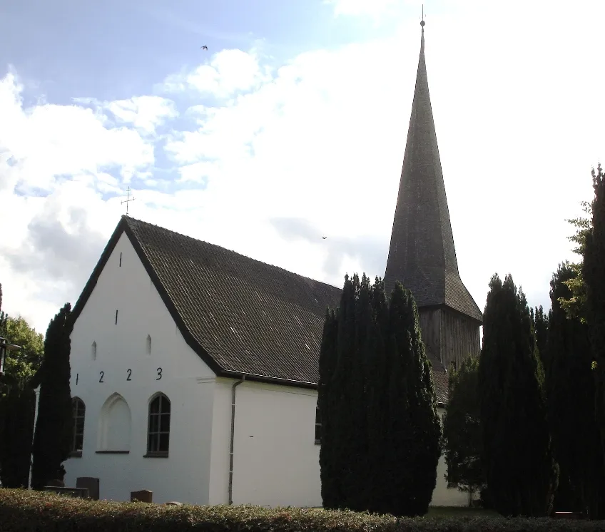 Die Flintbeker Kirche (aus Südwesten)