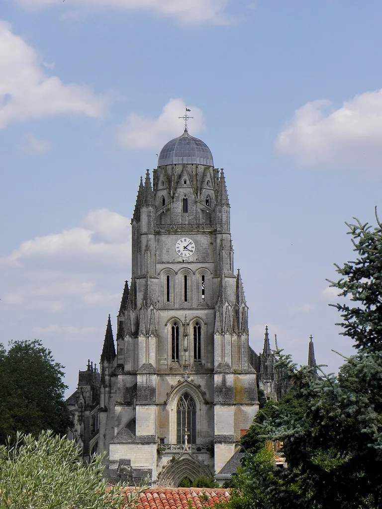 Cathédrale Saint-Pierre de Saintes (17). Tour-clocher.