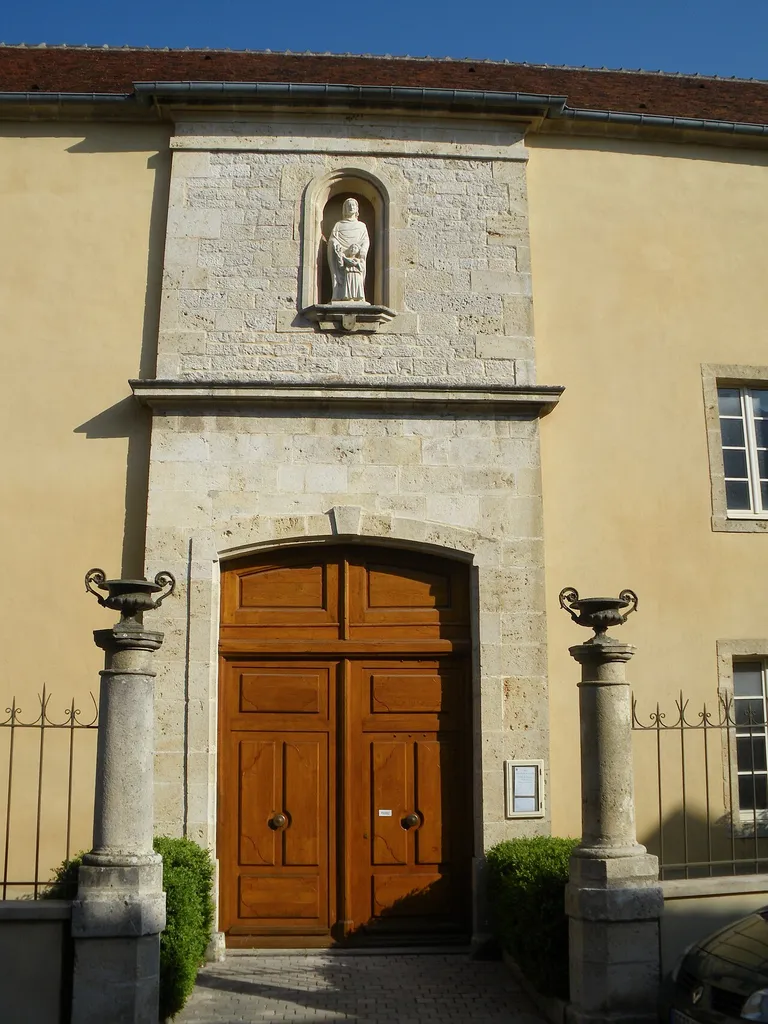 Flavigny sur Ozerain porte de l'Abbaye Saint Joseph