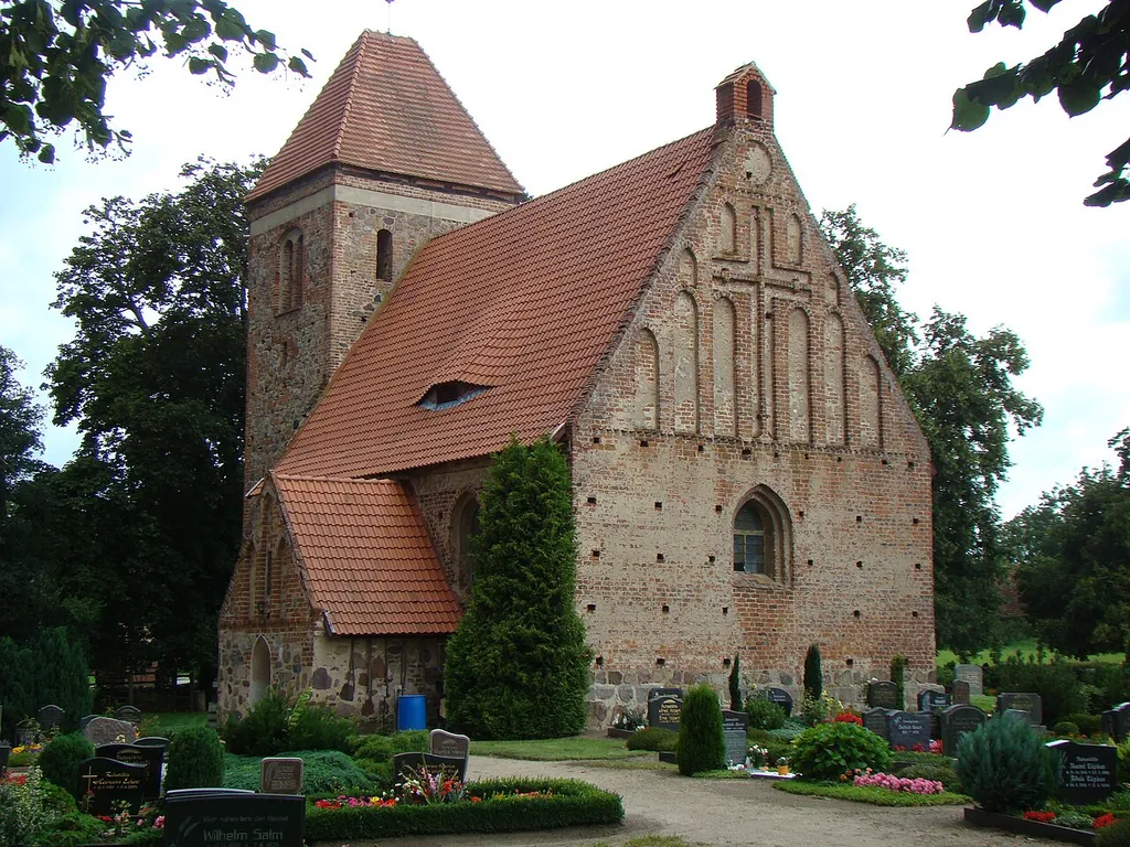 Dorfkirche in Sommerstorf (Grabowhöfe). Foto: Peter Schmelzle 2011