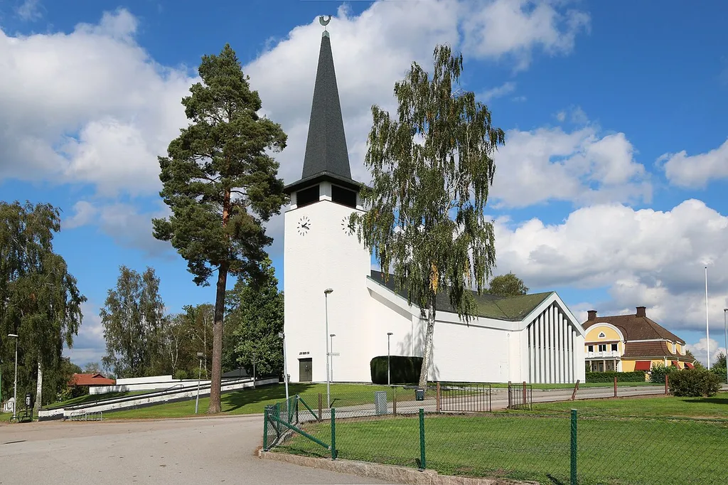 Lessebo kyrka. Exteriör från sydväst. English: Lessebo Church. The exterior of the church from the south-west.