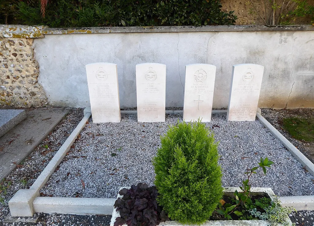 Commonwealth war graves in Magny, Eure-et-Loir (France).
