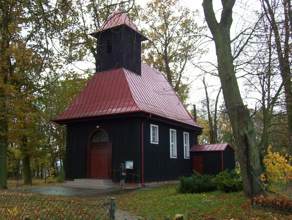 Kozielec, kościół fil. p.w. Niepokalanego Poczęcia NMP, drewn., 1906 (zabytek nr rejestr. A/787)