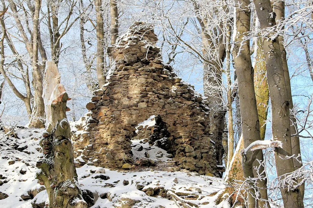 Reste der Burgruine auf dem Frauenstein bei Weiding, Landkreis Schwandorf, Oberpfalz, Bayern