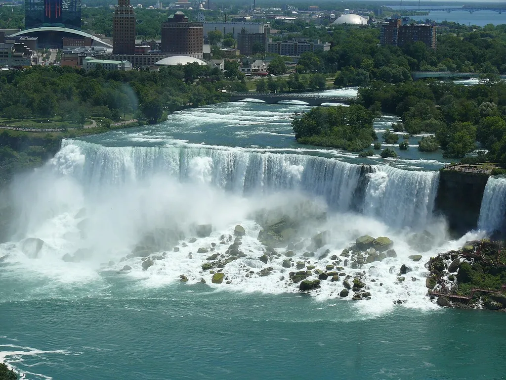 American and Bridalveil Falls (Niagara Falls)