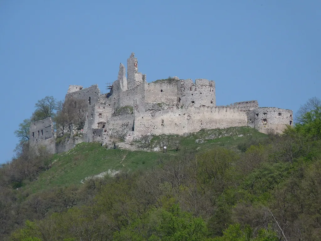Plavecký hrad z Plaveckého Podhradia