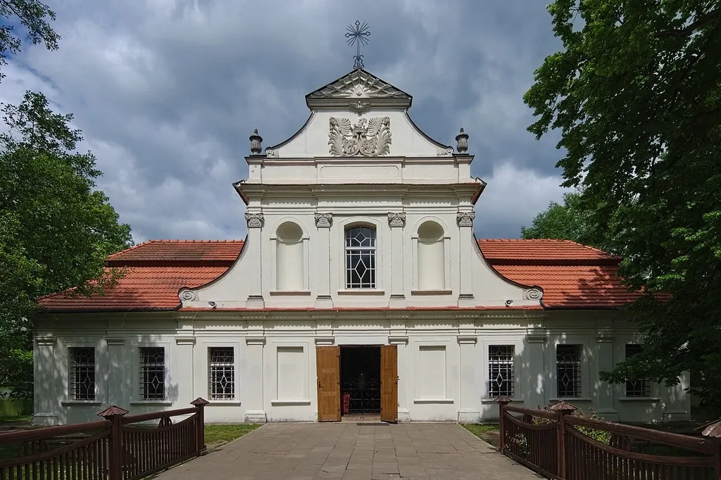 kościół św. Jana Nepomucena w Zwierzyńcu, fasada