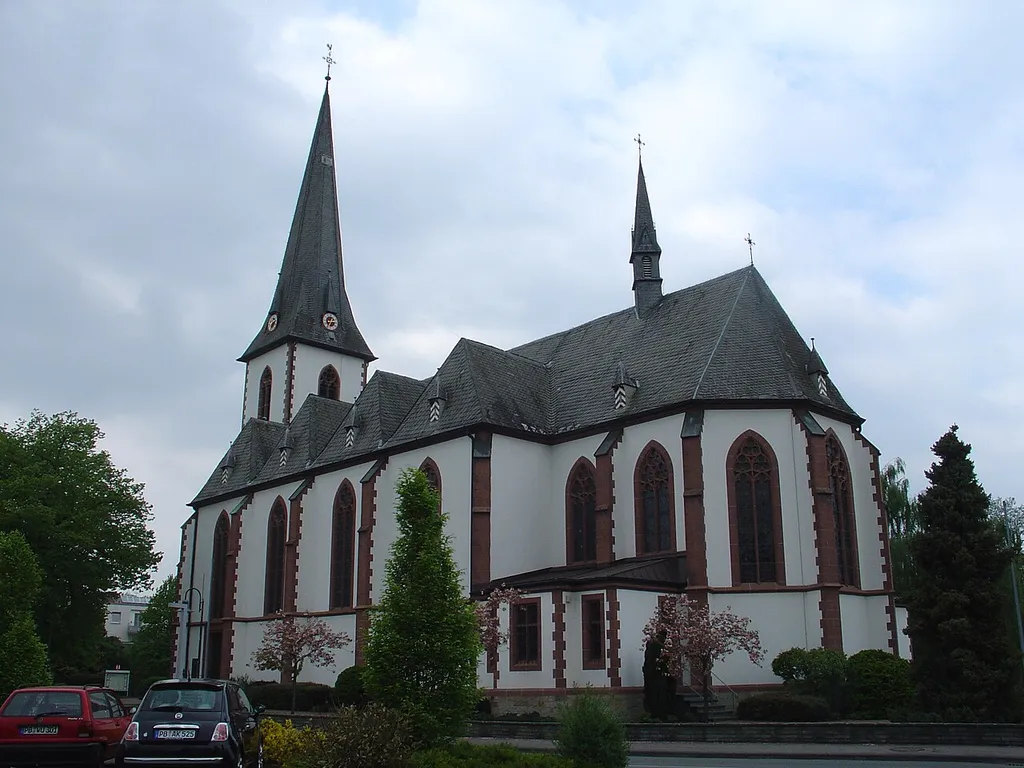 Seitenansicht von St. Joseph in Delbrück-Westenholz