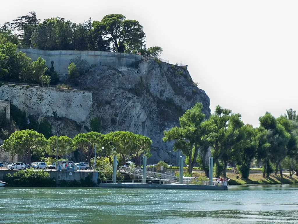 Embarcadère des navettes fluviale d'Avignon (84)