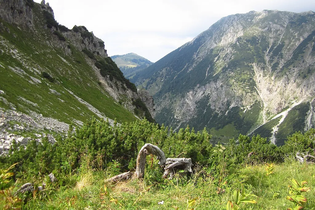 Ein Blick auf die Landschaft der Allgäuer Alpen bei dem Aufstieg zum Rubihorn bei Oberstdorf.