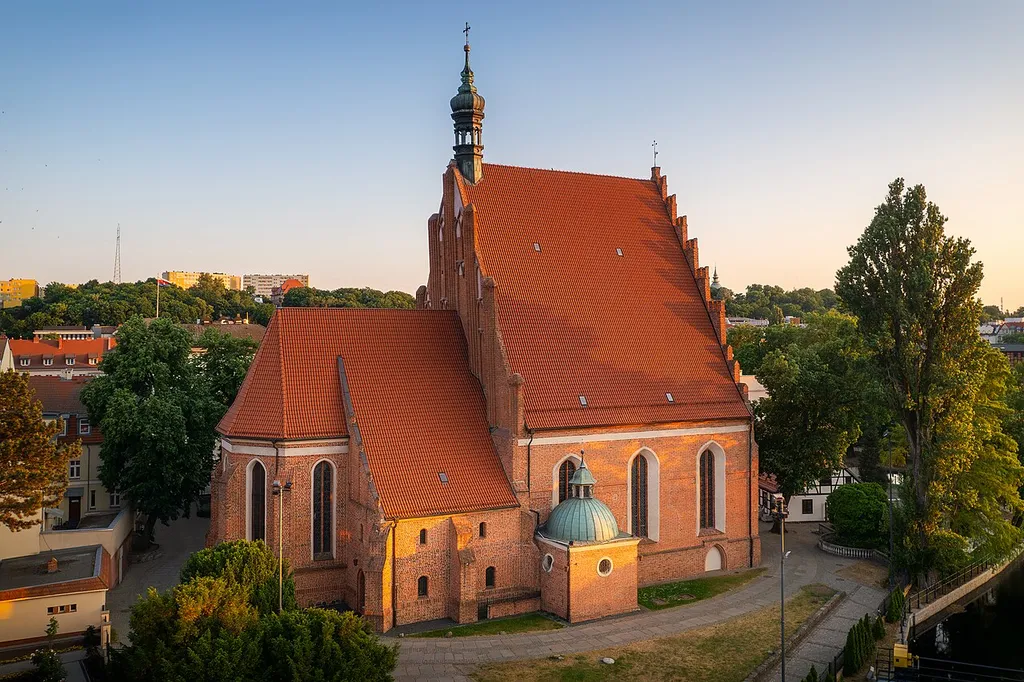 Widok z lotu ptaka na Katedrę św. Marcina i Mikołaja w Bydgoszczy