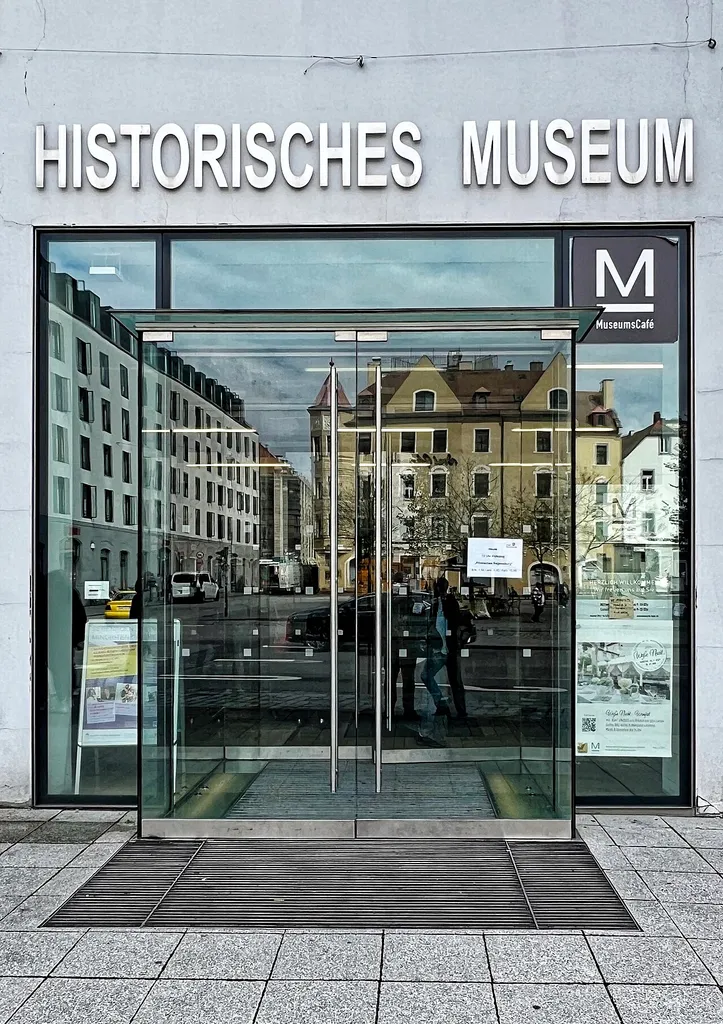 Regensburg Museum of History Parent institution Q136159101 Location Regensburg Coordinates 49° 10′ 04.37″ N, 12° 06′ 06.88″ E Established 1931 Website Staedtische-Museen/Historisches-Museum Authority file : Q179573 VIAF: 156519996 ISNI: 0000000122433948 LCCN: nr99028752 OSM: 4649329 GND: 5299904-X WorldCat institution QS:P195,Q179573