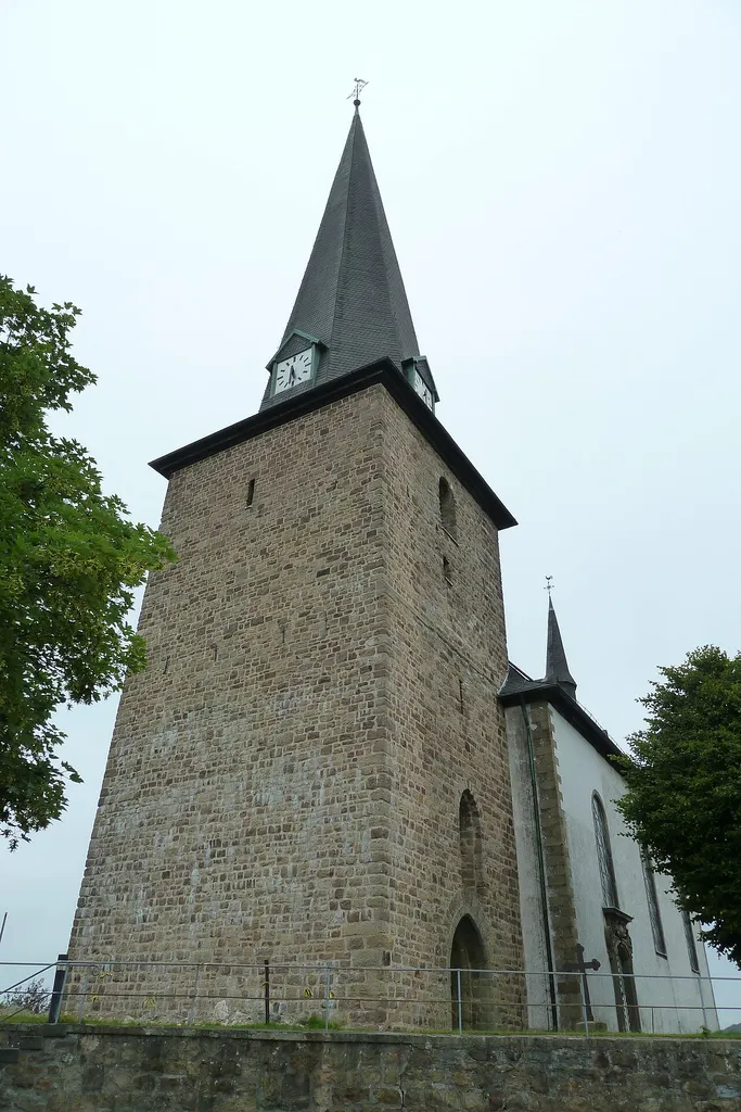 Die St.-Clemens-Kirche in Rüthen-Kallenhardt.