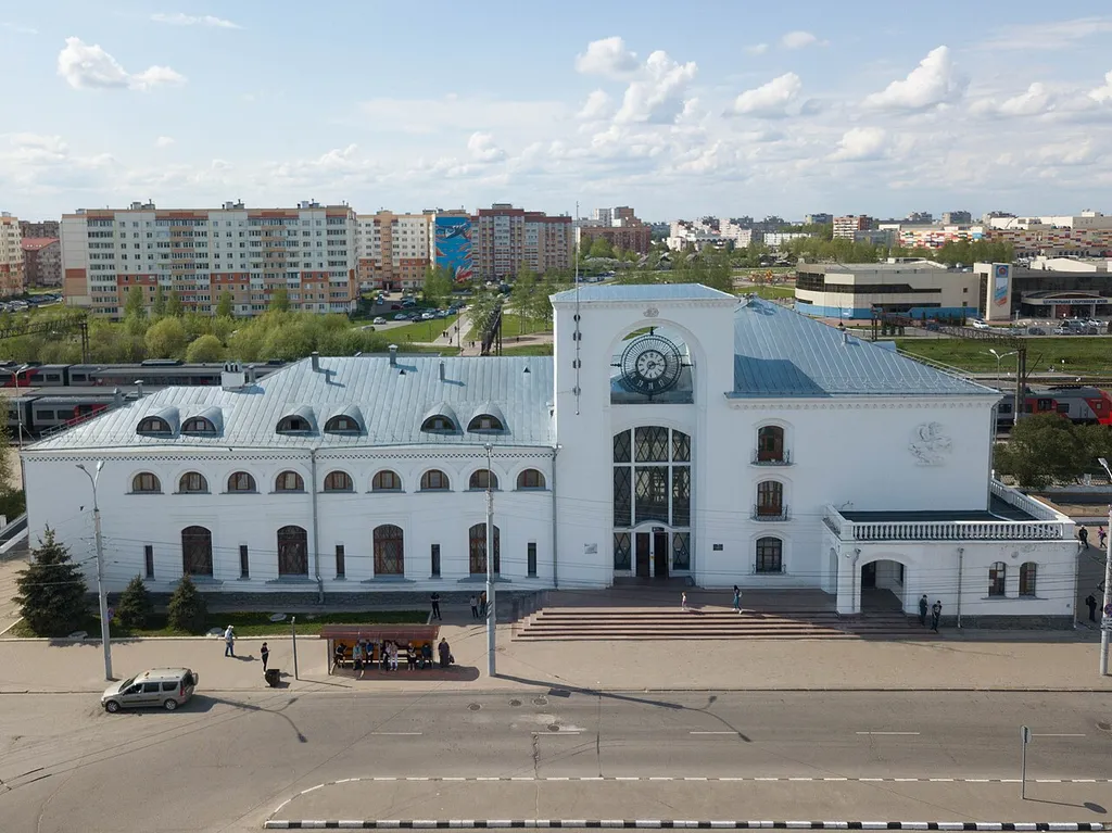 Здание вокзала: Октябрьская улица, 5 (Вокзальная площадь), Великий Новгород, Новгородская область