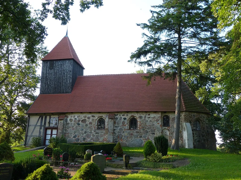Kirche in Schwichtenberg, Gemeinde Borrentin, Südseite