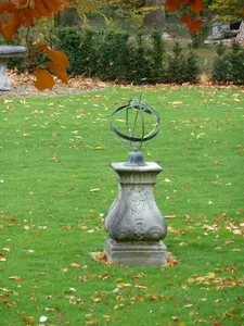 Vliek Castle: sundial