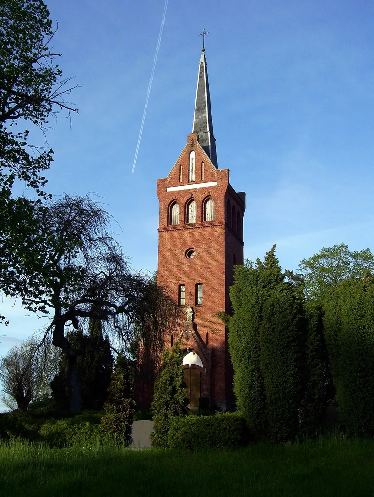 Westseite des Kirchturms, Kirche Ganschendorf, Landkreis Demmin