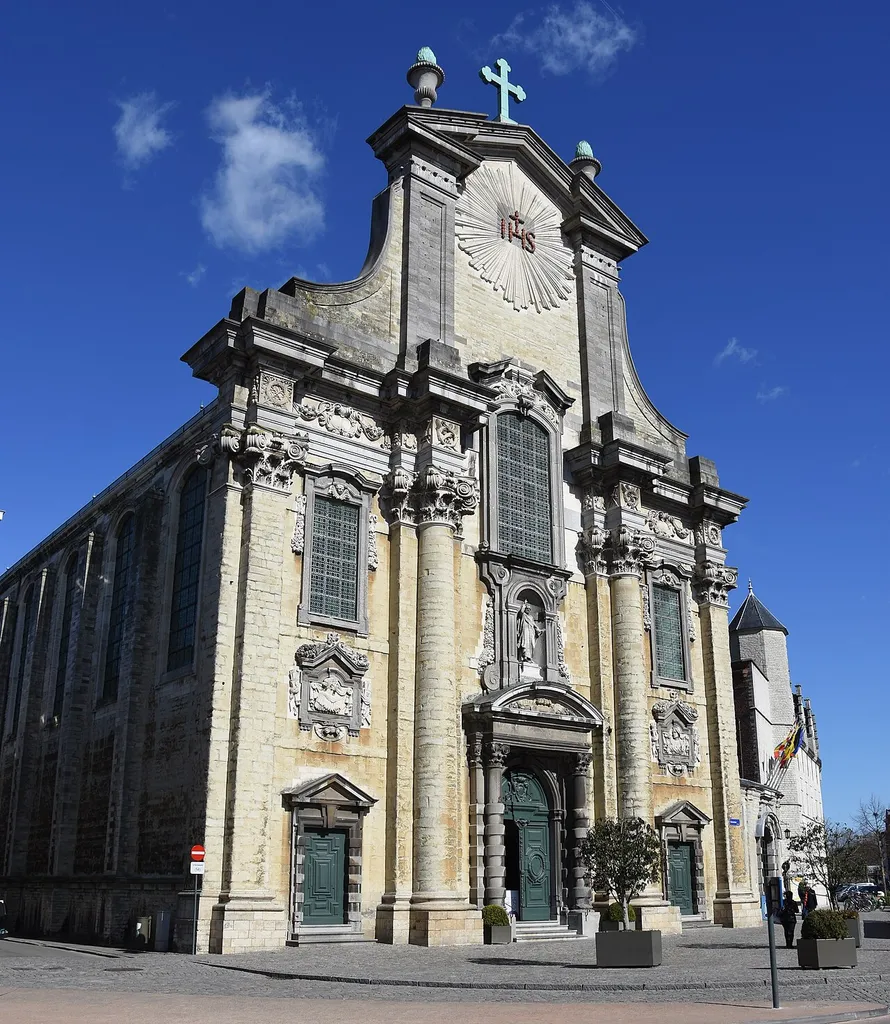Sint-Pieters-en-Pauluskerk Mechelen - achterzijde kerkschip