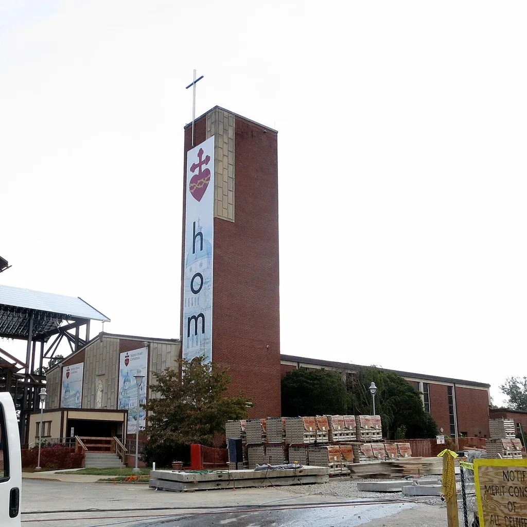 Sacred Heart Cathedral (Knoxville, Tennessee) - exterior, with new cathedral under construction