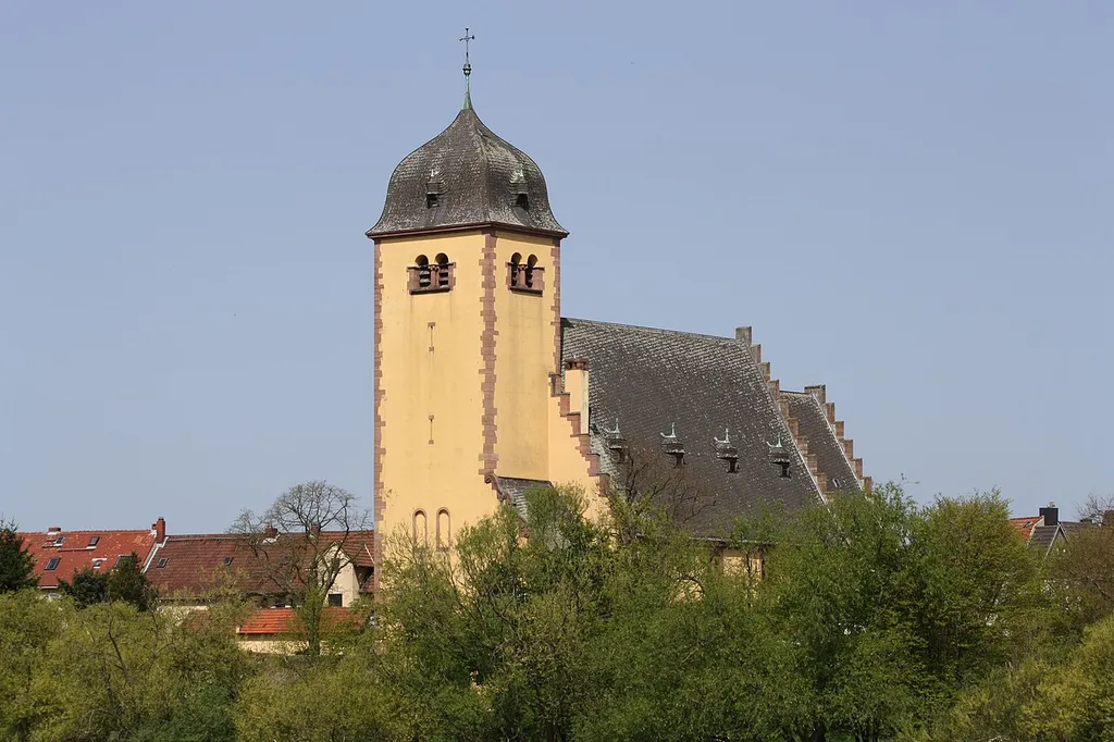 Gustav-Adolf-Kirche (Großauheim), von Süden