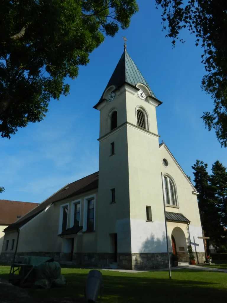 Die Pfarrkirche in Pischelsdorf.