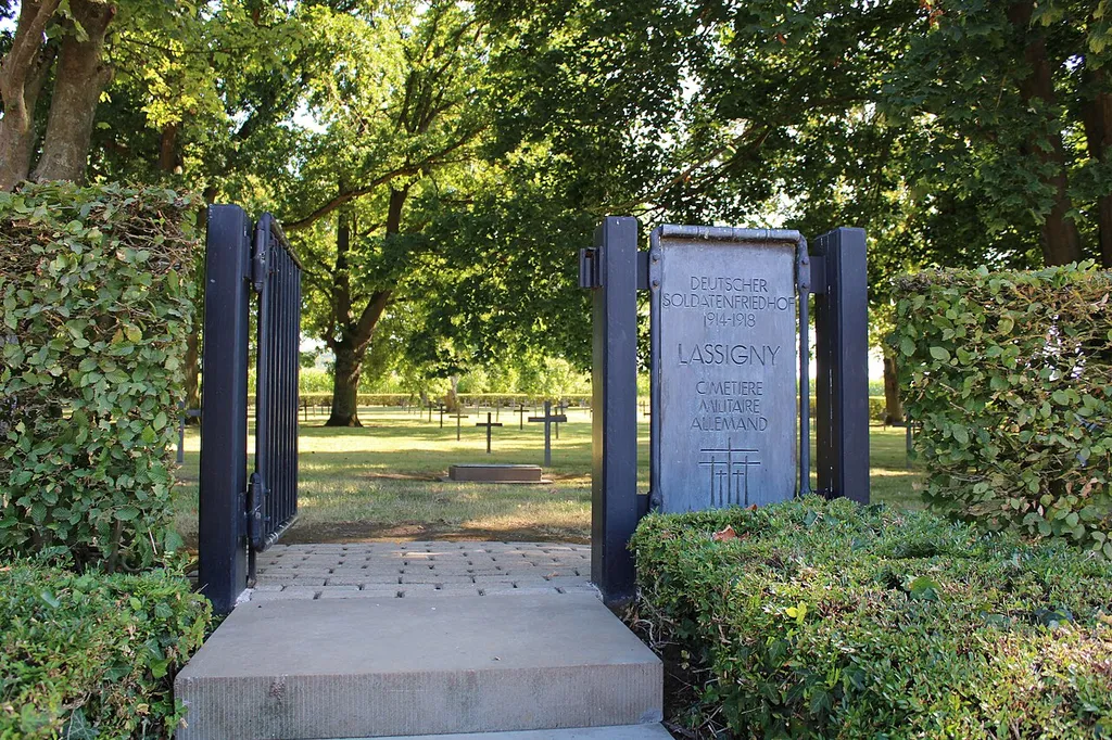 Cimetière militaire allemand de Lassigny (Oise)-Entrée