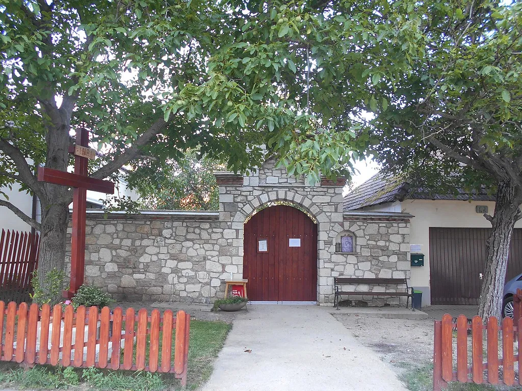 Portal des Griechisch-orthodoxen Klosters in St. Andrä am Zicksee Diese Datei wurde im Rahmen von WikiDaheim 2020 in Österreich erstellt und hochgeladen.Sie wurde dem Themenbereich Bilderwünsche zugeordnet.