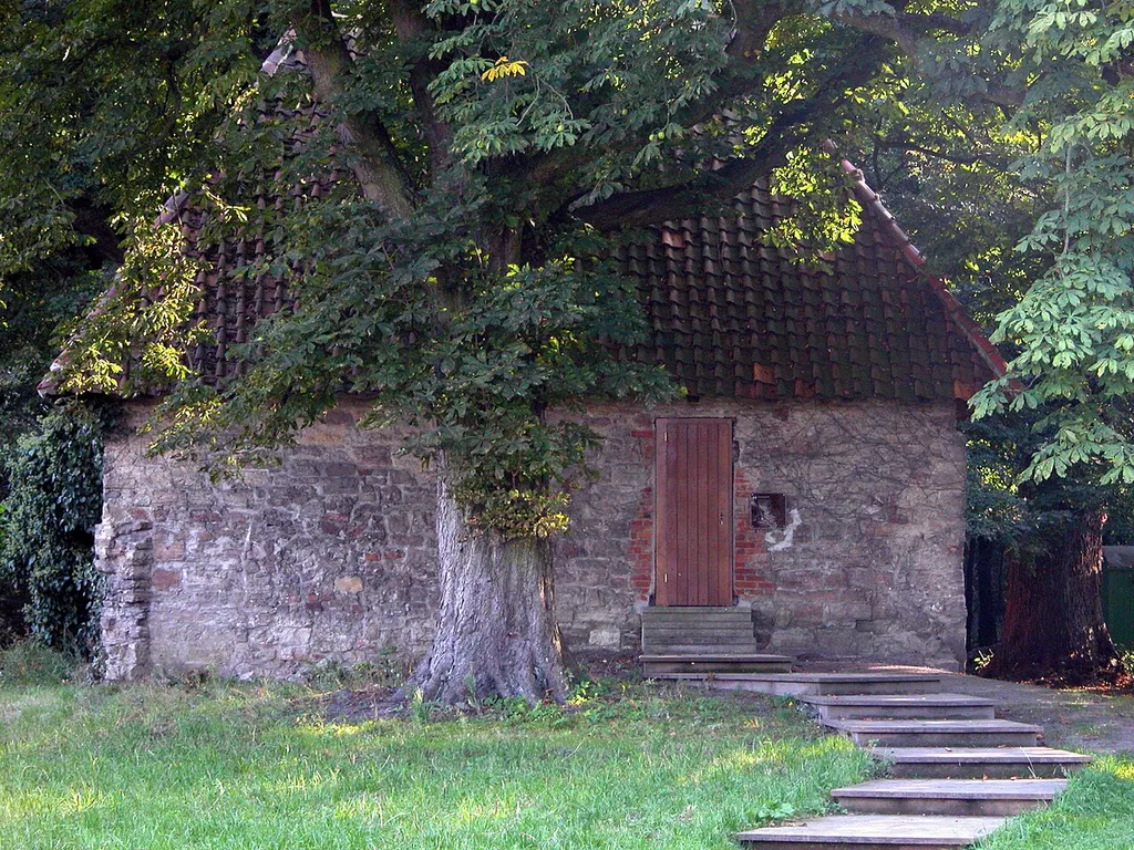 Braunschweig, Kloster Riddagshausen: Siechenkapelle von 1305 im Klostergarten.