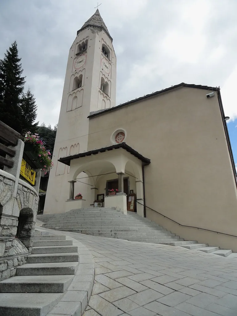 La Chiesa di San Pantaleone nel centro di Courmayeur.