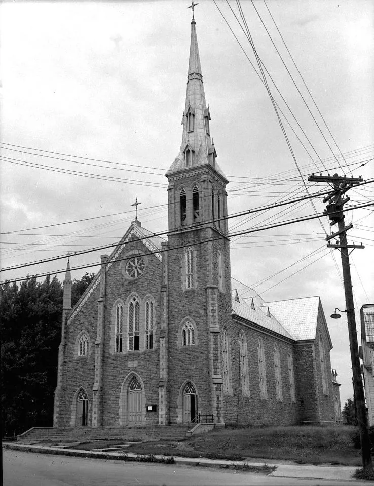 Information added by Wikimedia users. Voir la fiche de l'Inventaire des lieux de cultes du Québec: https://www.lieuxdeculte.qc.ca/fiche.php?LIEU_CULTE_ID=40265. Située au 799, rue Jacques-Cartier, de la Ville de Gatineau, Québec.