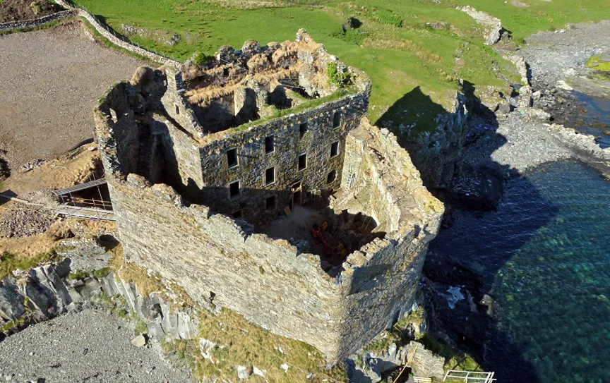 Mingary Castle, Luftbild, Ansicht von Südwesten