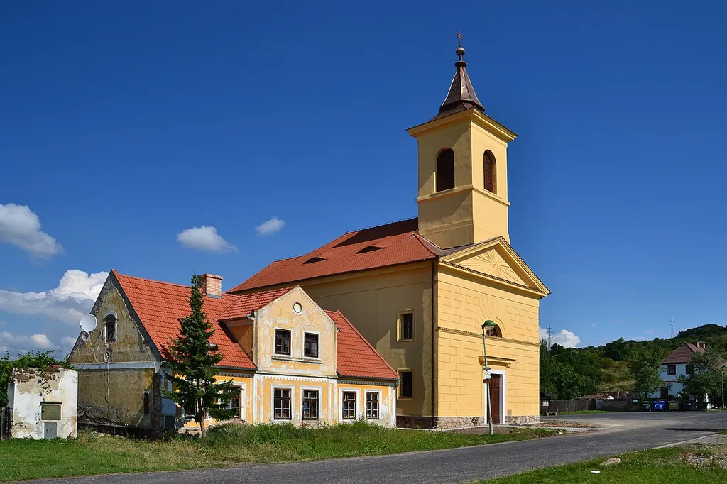 Stranná - kostel Nejsvětější Trojice z roku 1842