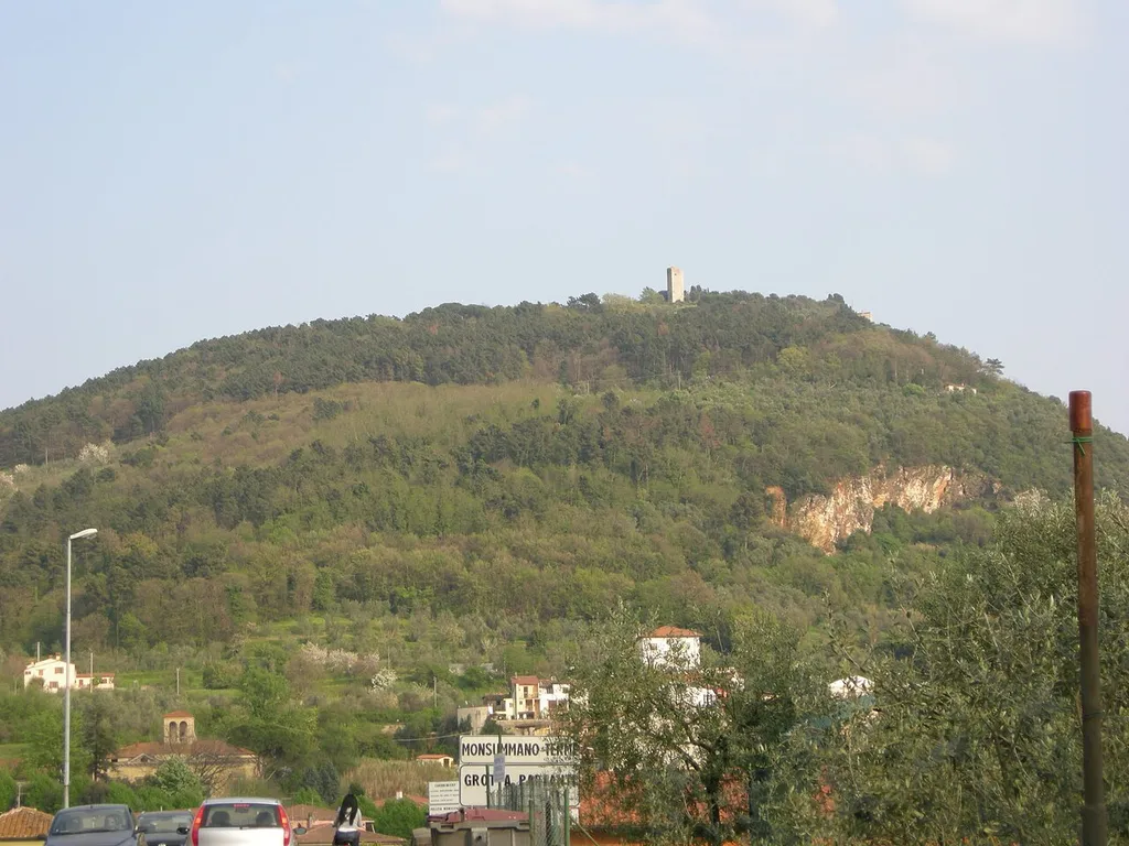 Castello di monsummano alto