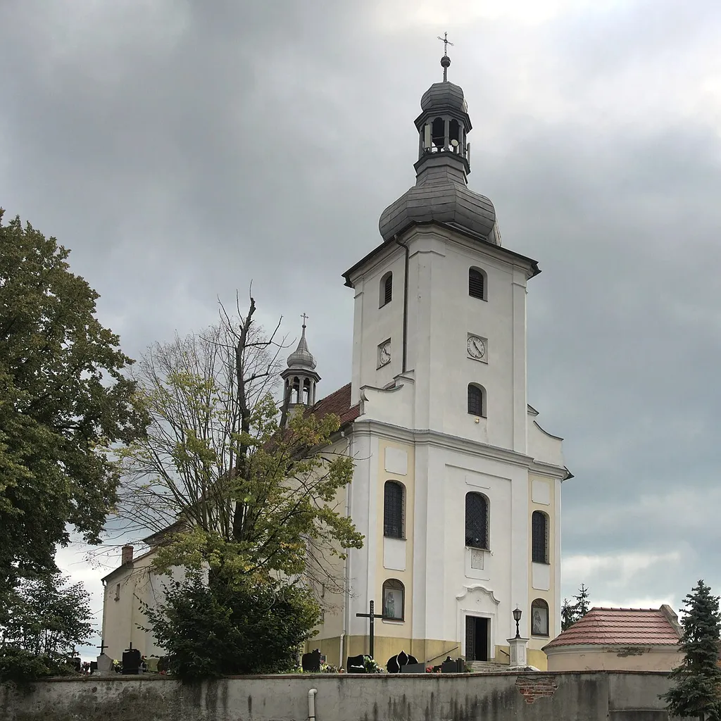 Kościół Narodzenia Najświętszej Maryi Panny w Kopienicy-Łubiu - widok od północnego zachodu