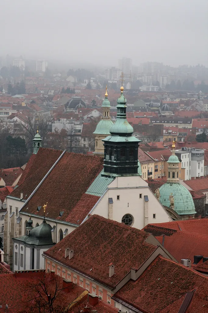 Dom und Mausoleum in Graz, Austria, vom Schlossberg gesehen (seen from Schlossberg)