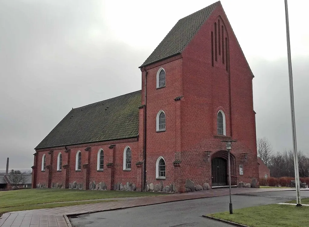 Dronningborg Kirke fra nordvest