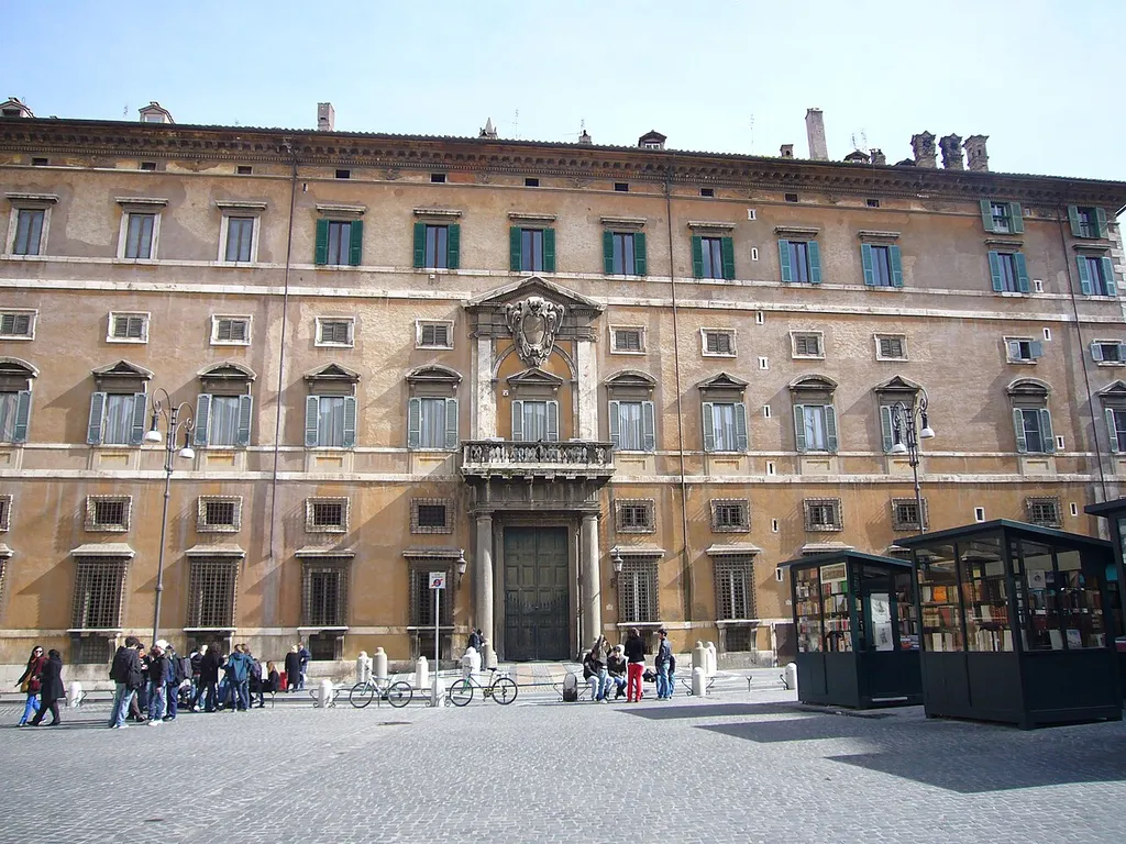 Roma, palazzo Borghese - lato sulla piazza