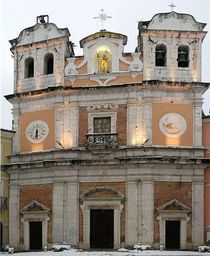 Facciata della chiesa di Santa Maria Assunta ad Atina (Fr)