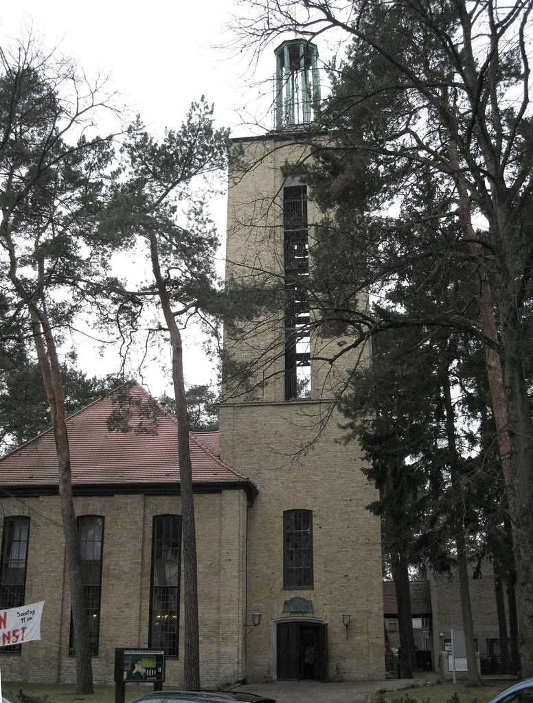 Blick von Süden auf die Kirche