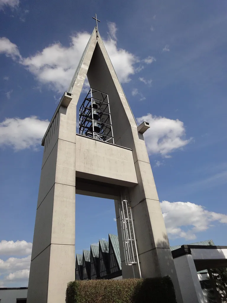 Pfarrkirche St. Vitus Neusäß Ottmarshausen Ansicht durch Glockenturm