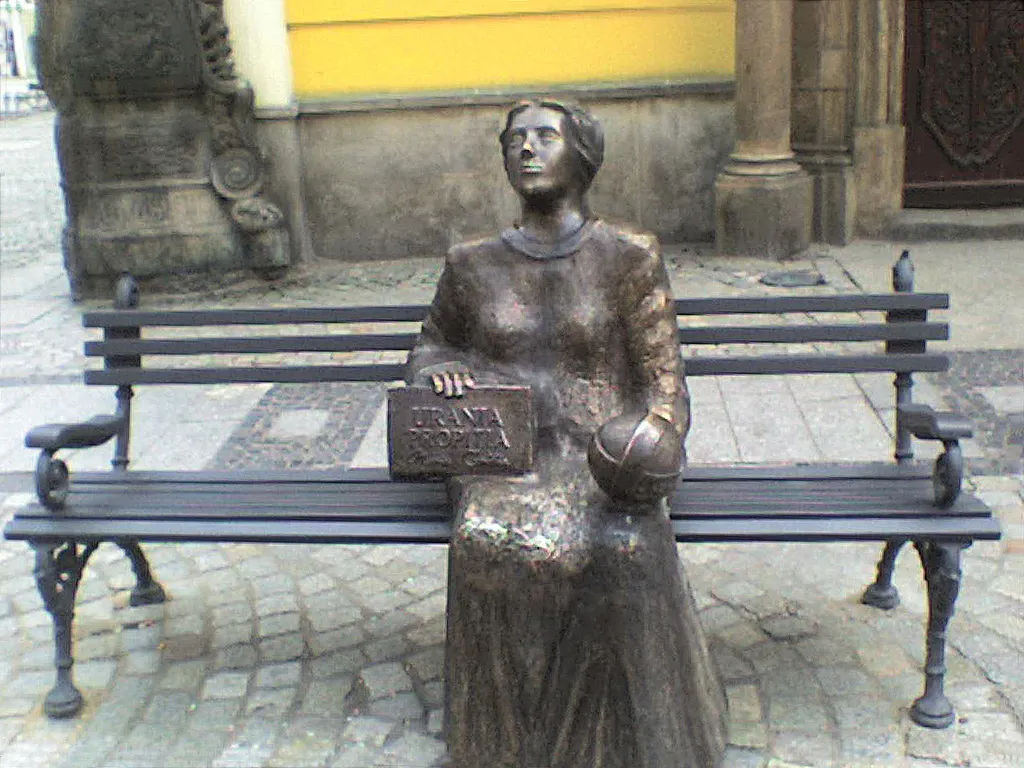 A bench in Świdnica with a sculpture by Maria Cunitz