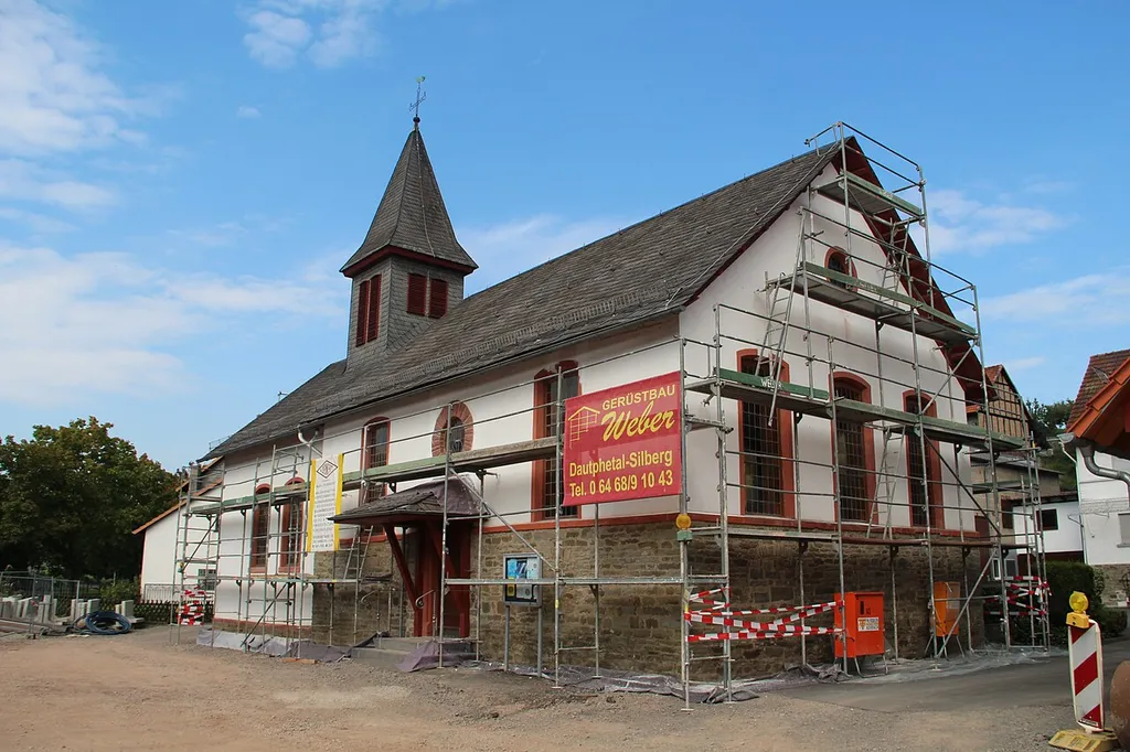 Kirche. Erbaut 1960 als der Vorgängerbau abgerissen wurde. Siehe http://www.engelbach-online.de/dorf/kirche/