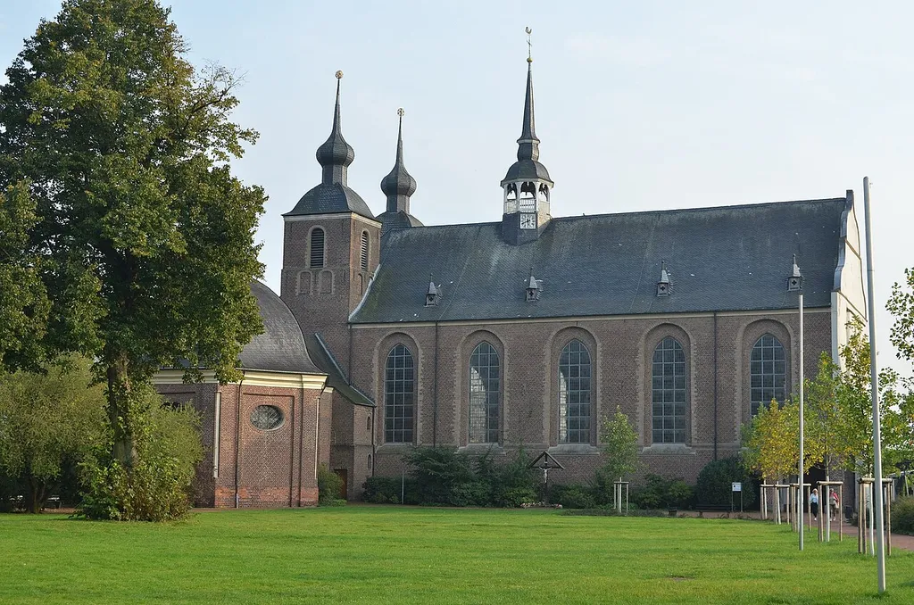 Kamp-Lintfort (North Rhine-Westphalia, Germany) – Kamp Abbey – abbey church – view over the abbey square